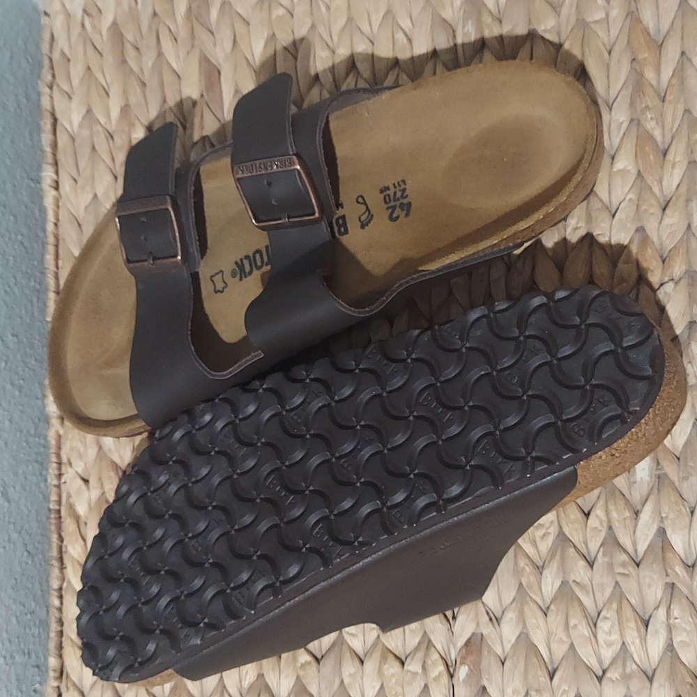 Men's Birkenstock🤎sandals brown chocolate new with out tag on(9-1/2-W)